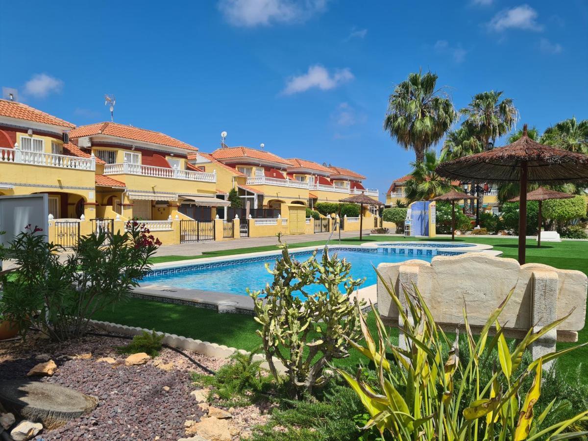 2 Bedroom Property In Closed Urbanisation Torrevieja Eksteriør bilde
