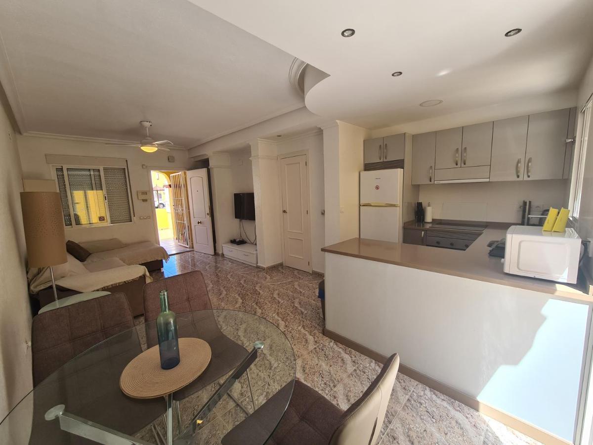 2 Bedroom Property In Closed Urbanisation Torrevieja Eksteriør bilde