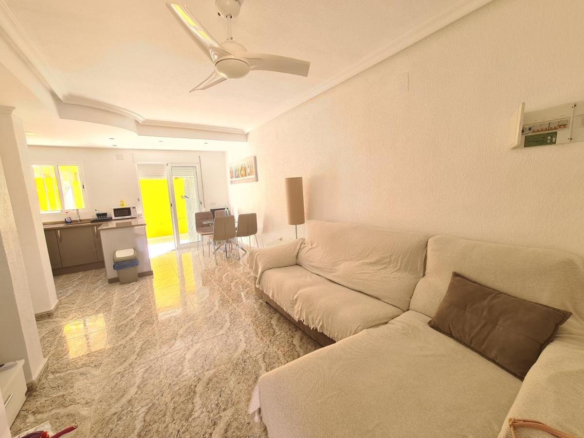 2 Bedroom Property In Closed Urbanisation Torrevieja Eksteriør bilde