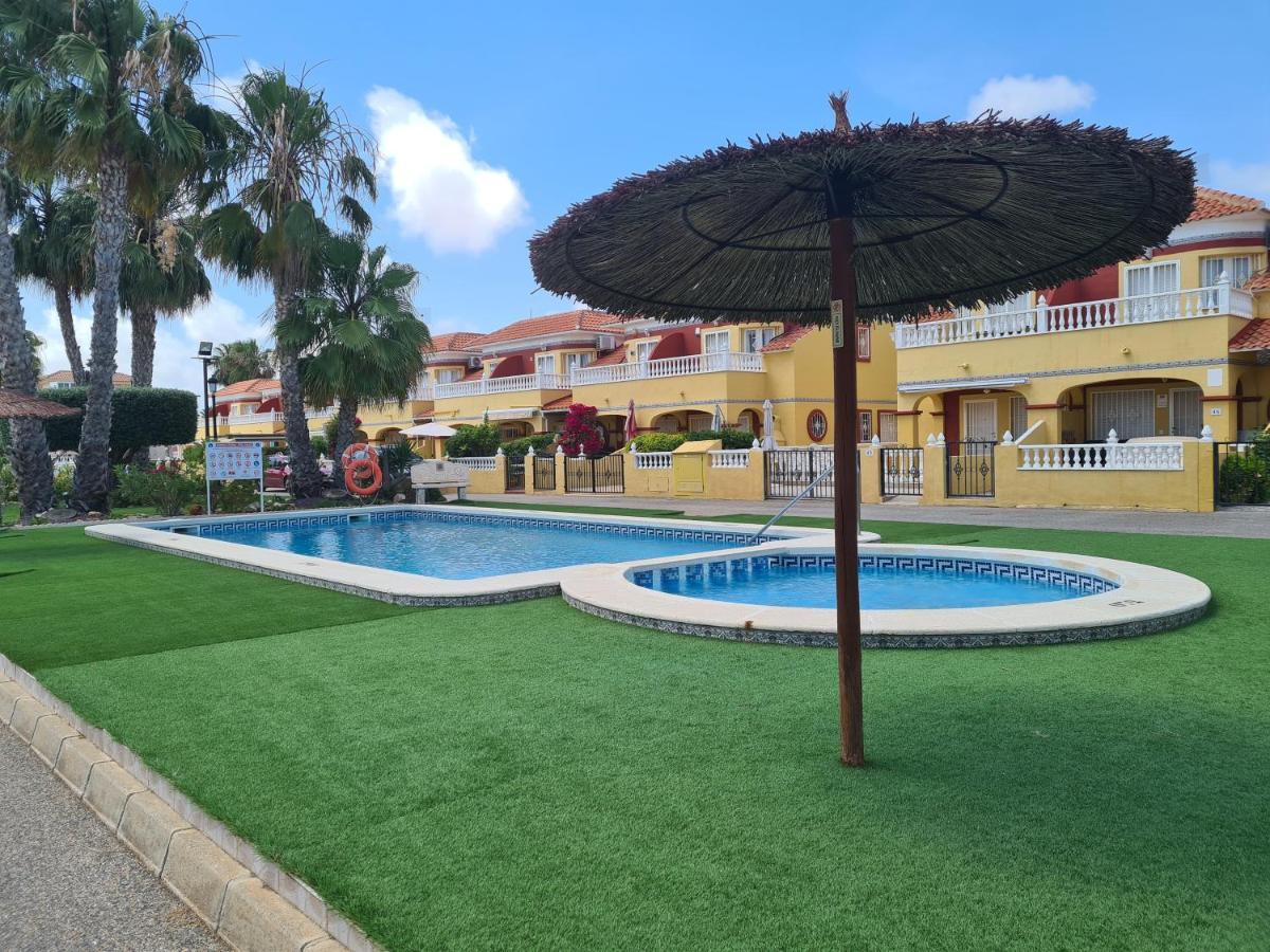 2 Bedroom Property In Closed Urbanisation Torrevieja Eksteriør bilde