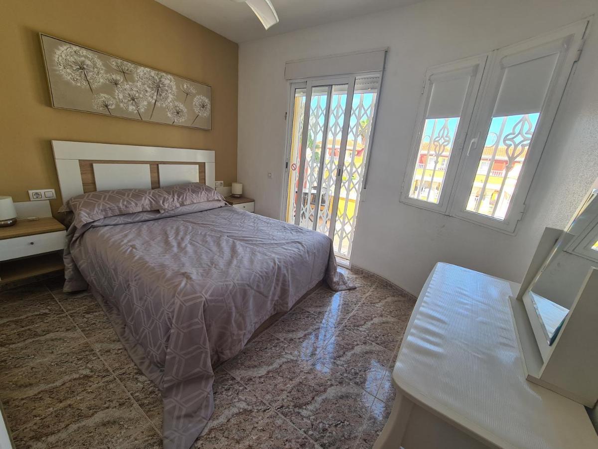 2 Bedroom Property In Closed Urbanisation Torrevieja Eksteriør bilde
