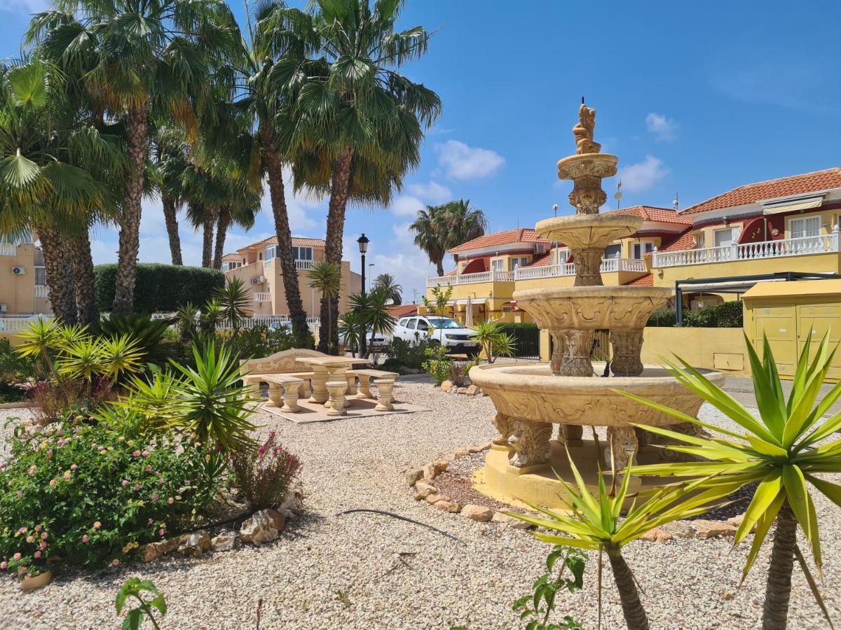 2 Bedroom Property In Closed Urbanisation Torrevieja Eksteriør bilde