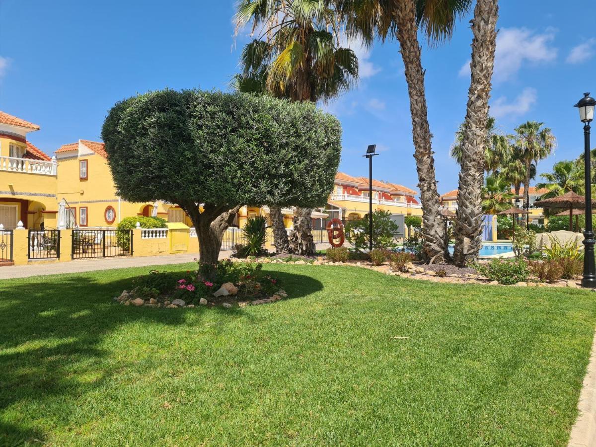 2 Bedroom Property In Closed Urbanisation Torrevieja Eksteriør bilde