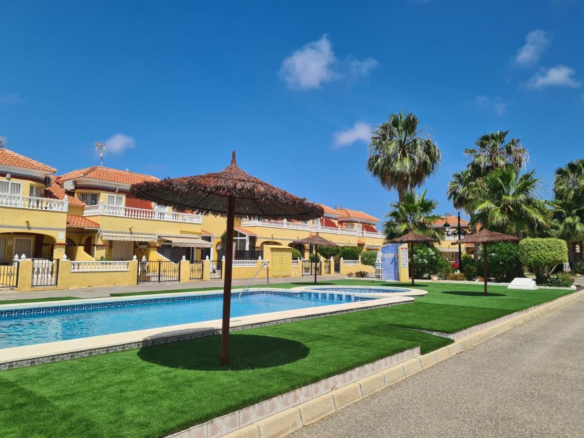2 Bedroom Property In Closed Urbanisation Torrevieja Eksteriør bilde